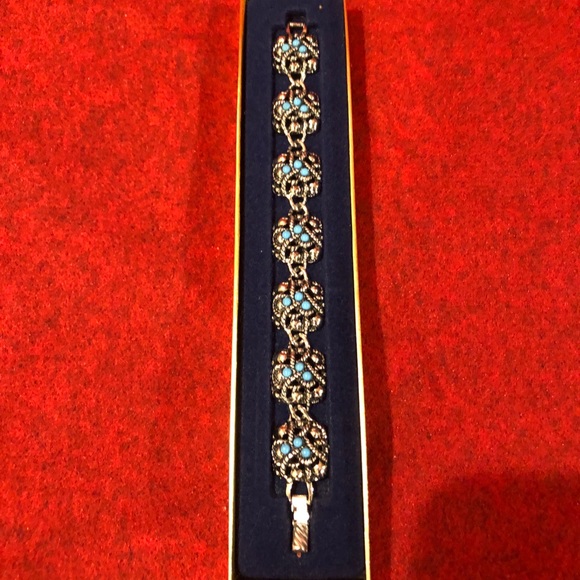 Avon Jewelry - 🆑Clearance ‼️Final price drop   Vintage Avon bracelet